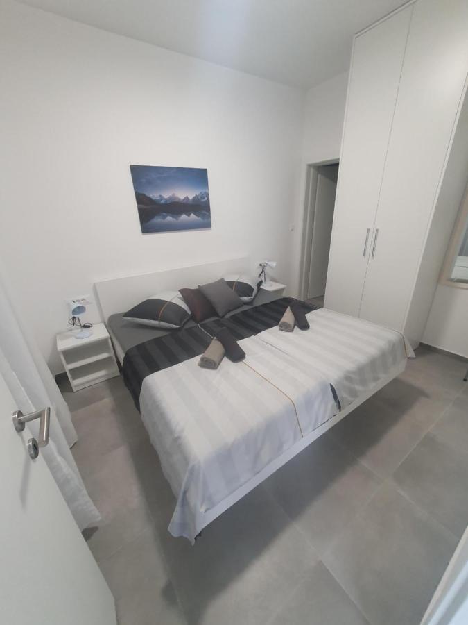 Palace Deluxe Apartment *
